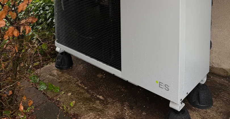 Outdoor unit ES M R290 at a residential installation at homeowner Kent Haar-Jørgensen in Denmark