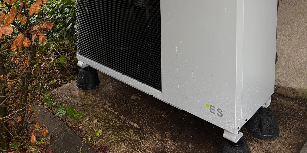 Outdoor unit ES M R290 at a residential installation at homeowner Kent Haar-Jørgensen in Denmark